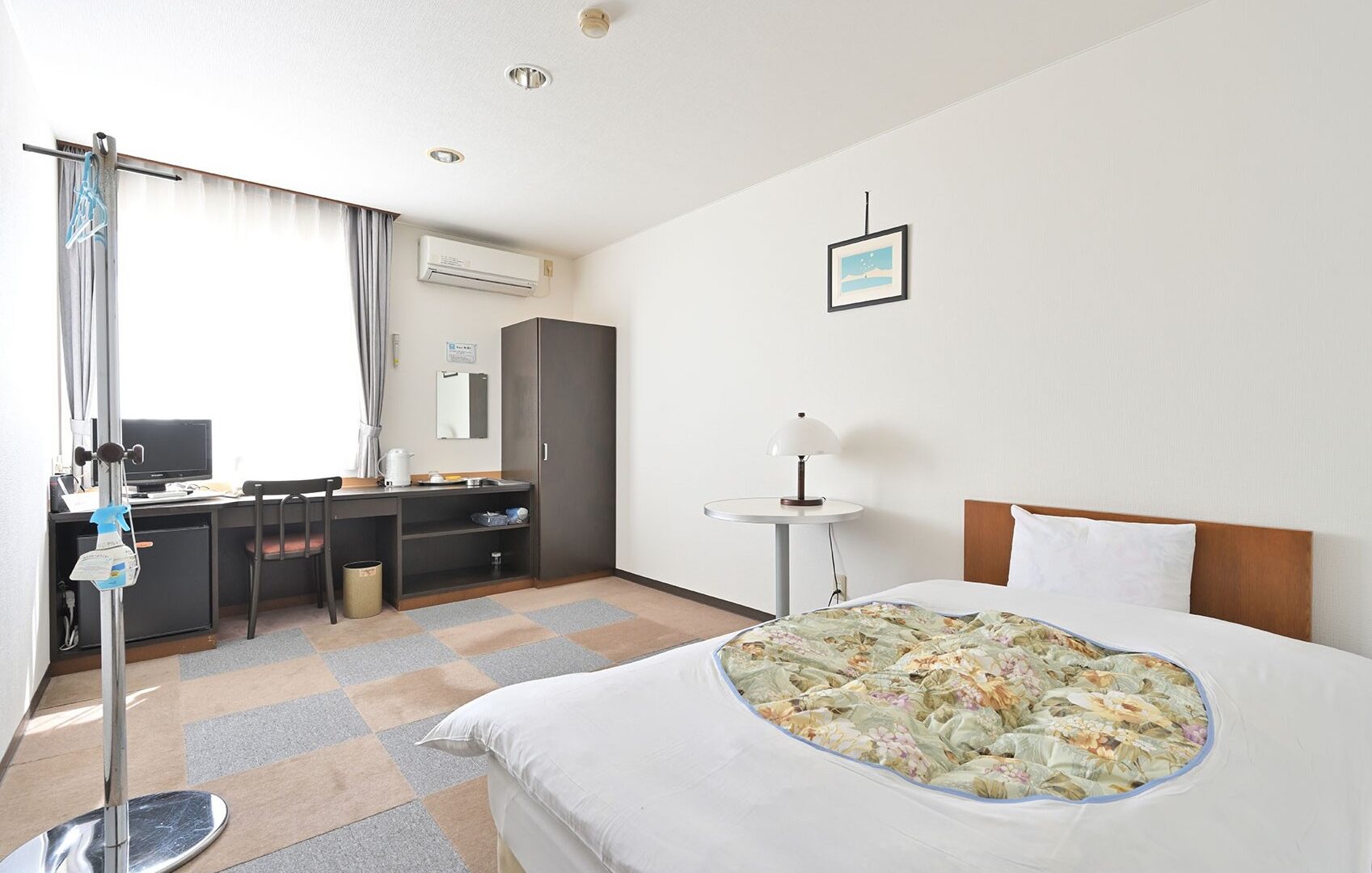 プレミアムシングルルーム（LAN接続無料）